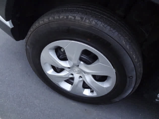 Used 2025 Toyota RAV4 LE AWD/4WD image 10