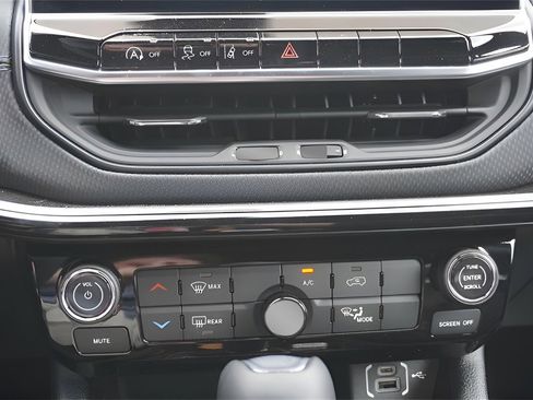 Used 2025 Jeep Compass Latitude w/ Altitude Special Edition image 13