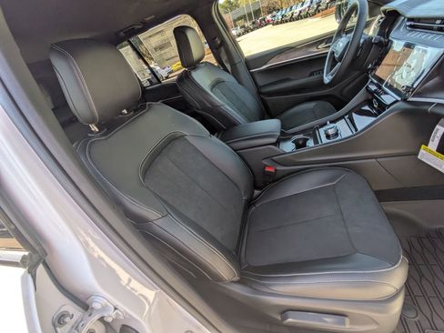 New 2026 Jeep Grand Cherokee Altitude AWD/4WD image 28