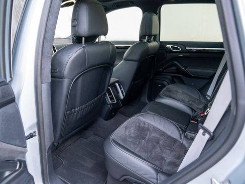 Used 2016 Porsche Cayenne GTS image 24