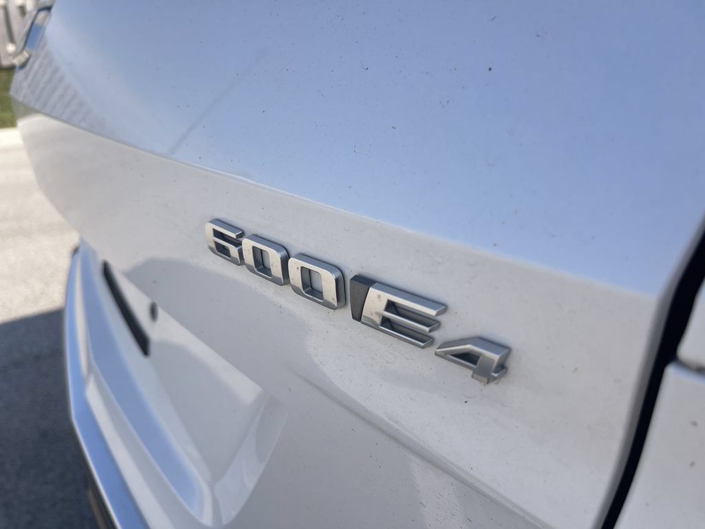Certified 2024 Cadillac Lyriq Luxury AWD/4WD image 5