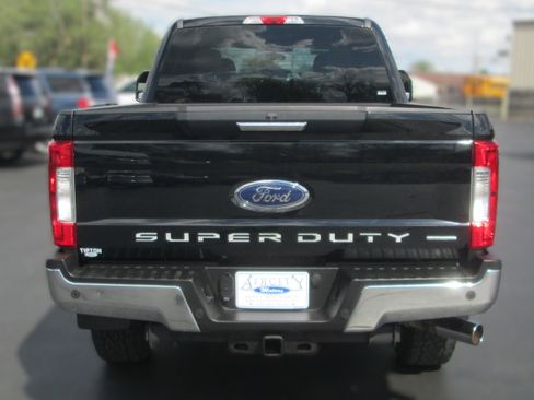 Used 2017 Ford F250 XLT w/ XLT Premium Package image 8