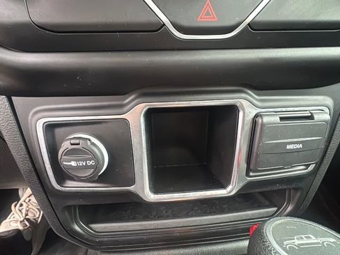 Used 2021 Jeep Gladiator Sport image 18