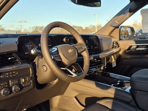 New 2026 Chevrolet Suburban Premier image 13