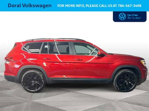 Certified 2025 Volkswagen Atlas SE w/ Black Wheel Package image 9
