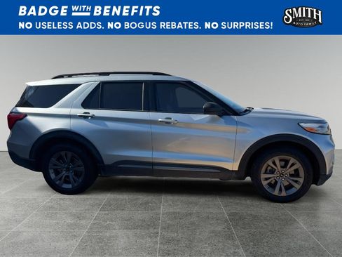 Used 2021 Ford Explorer XLT w/ Equipment Group 202A RWD image 3