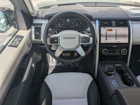 New 2026 Land Rover Discovery Limited Edition AWD/4WD image 18