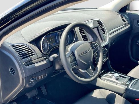 Used 2023 Chrysler 300 Touring w/ Sport Appearance Package RWD image 9