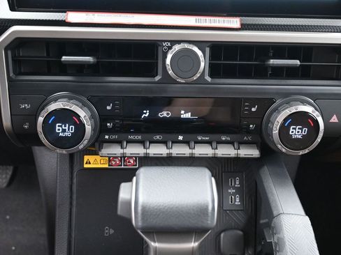 Used 2025 Toyota 4Runner Limited image 25