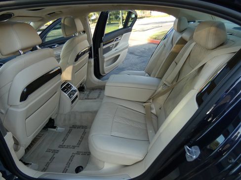 Used 2016 BMW 750i xDrive image 53