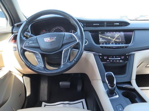 Used 2019 Cadillac XT5 Luxury image 21