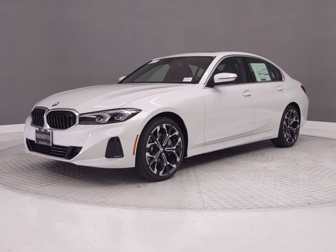 New 2026 BMW 330i Sedan w/ Convenience Package image 32