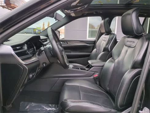 Used 2022 Jeep Grand Cherokee Overland w/ Adv Protech Group III image 17