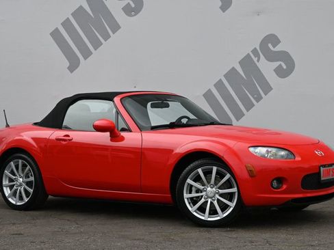 Used 2006 MAZDA MX-5 Miata Grand Touring w/ Premium Pkg RWD image 3