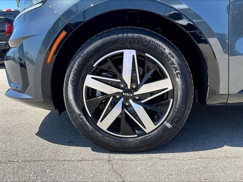 Used 2023 Kia Sorento S FWD image 8