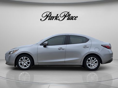 Used 2016 Scion iA FWD image 2