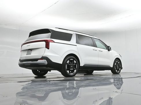 Used 2025 Kia Carnival EX image 47