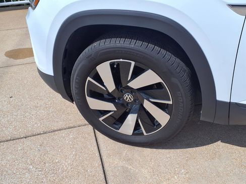 Used 2024 Volkswagen Atlas Cross Sport SE AWD/4WD image 19