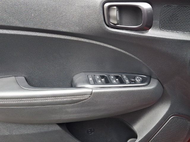 Used 2024 Hyundai Venue Limited FWD image 13