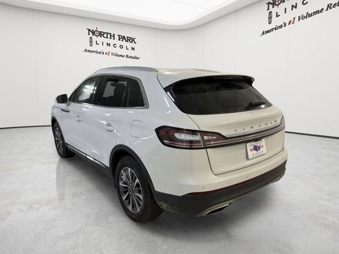 Certified 2022 Lincoln Nautilus FWD w/ Premium Package image 3