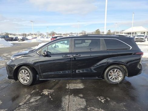 Used 2024 Toyota Sienna XLE image 22