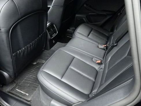 Certified 2025 Porsche Macan AWD/4WD image 15