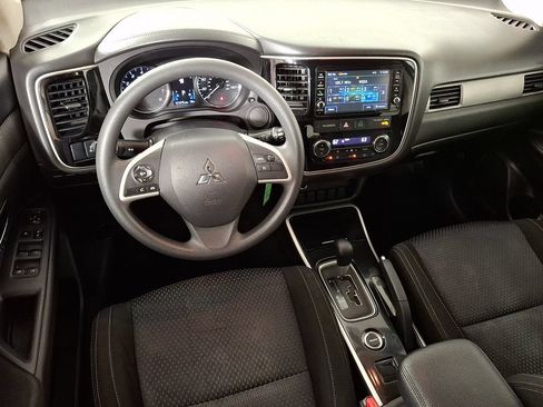 Used 2018 Mitsubishi Outlander ES AWD/4WD image 2