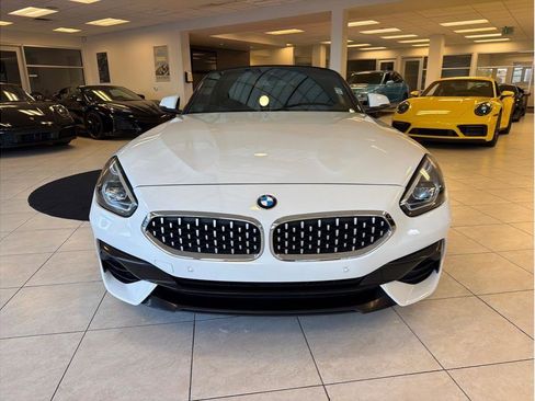 Used 2019 BMW Z4 sDrive30i w/ Convenience Package RWD image 2