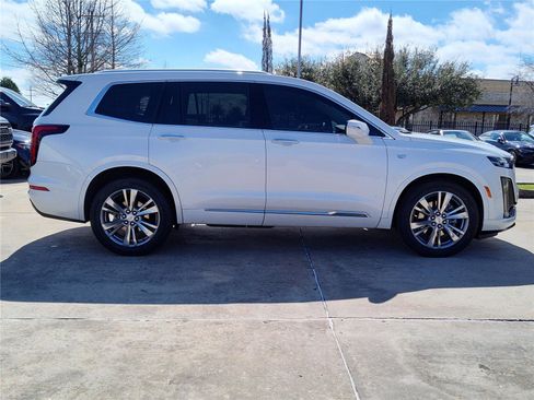 Used 2023 Cadillac XT6 Premium Luxury image 10