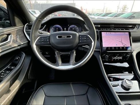 New 2025 Jeep Grand Cherokee Limited w/ Black Appearance Package image 17