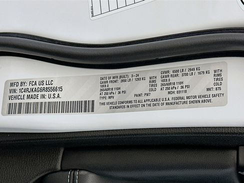 Used 2024 Jeep Grand Cherokee L Laredo image 12