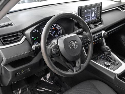 Used 2022 Toyota RAV4 LE AWD/4WD image 4