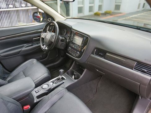 Used 2016 Mitsubishi Outlander SEL AWD/4WD image 21
