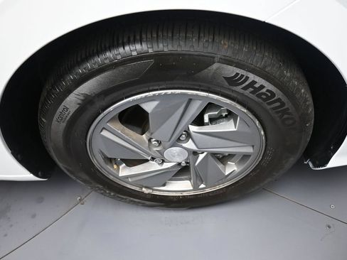 Certified 2025 Hyundai Elantra SE w/ Cargo Package FWD image 13