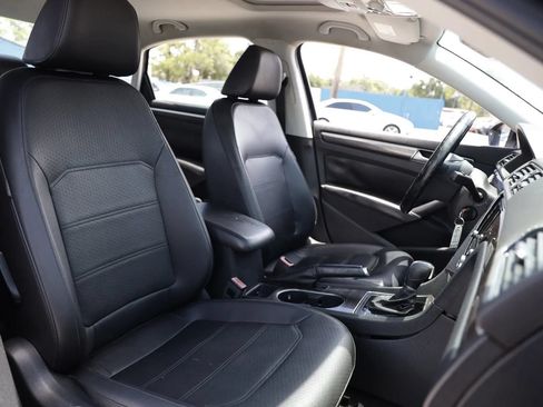 Used 2016 Volkswagen Passat 1.8T SE FWD image 22