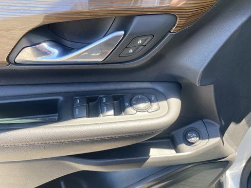 Used 2019 GMC Terrain SLE w/ Driver Convenience Package FWD image 10