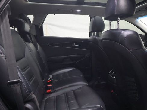 Used 2019 Kia Sorento SX image 13