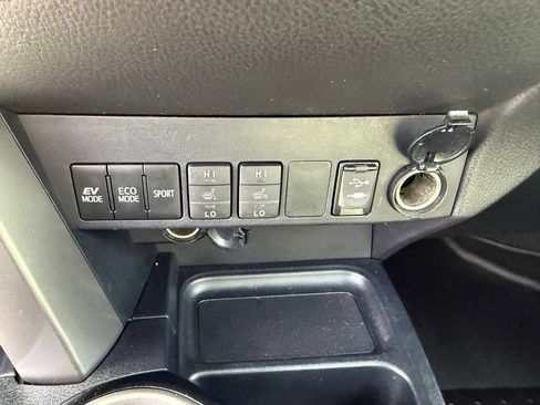 Used 2016 Toyota RAV4 Limited w/ Advanced Technology Package AWD/4WD image 19