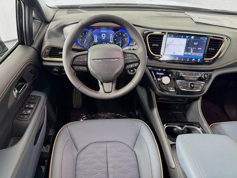 New 2027 Chrysler Pacifica Pinnacle w/ Theater Group AWD/4WD image 24