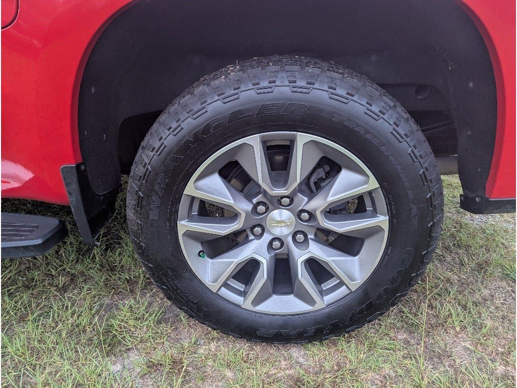 Used 2022 Chevrolet Silverado 1500 LT AWD/4WD image 9