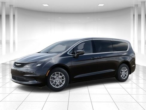 Used 2026 Chrysler Voyager LX image 2