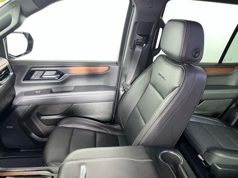 Used 2025 GMC Yukon Denali AWD/4WD image 27