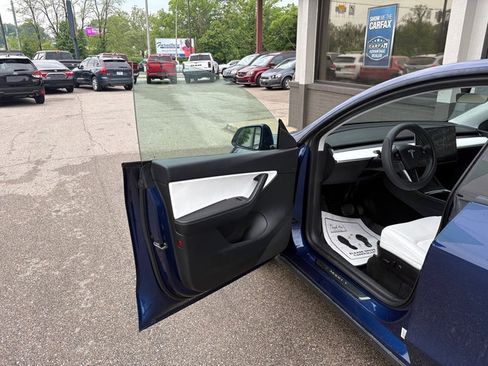Used 2021 Tesla Model Y Long Range AWD/4WD image 8