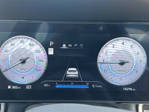 Used 2025 Hyundai Elantra SEL FWD image 2