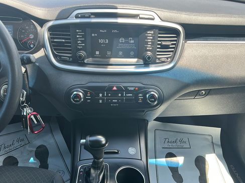 Used 2018 Kia Sorento FWD image 12