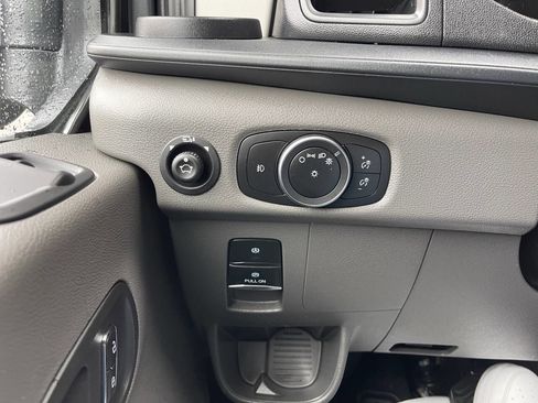 Used 2023 Ford Transit 350 XLT image 9