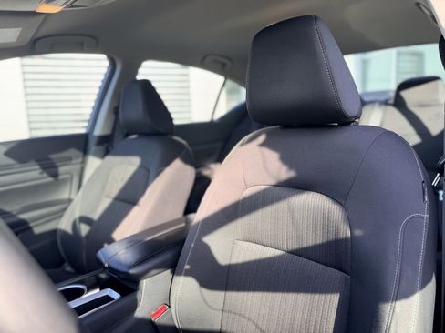 Used 2024 Nissan Altima 2.5 SV image 11