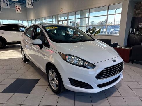 Used 2019 Ford Fiesta SE FWD image 1