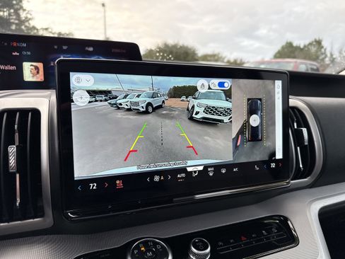 Used 2025 Ford Expedition Active image 17