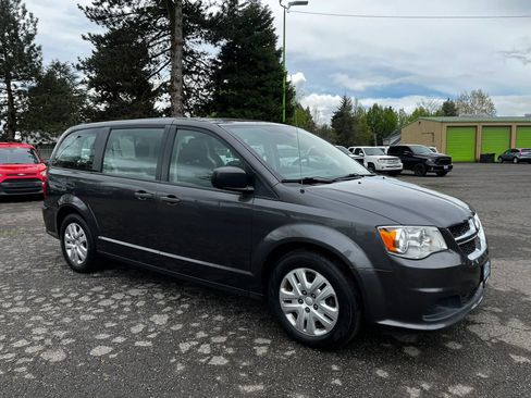 Used 2019 Dodge Grand Caravan SE image 5